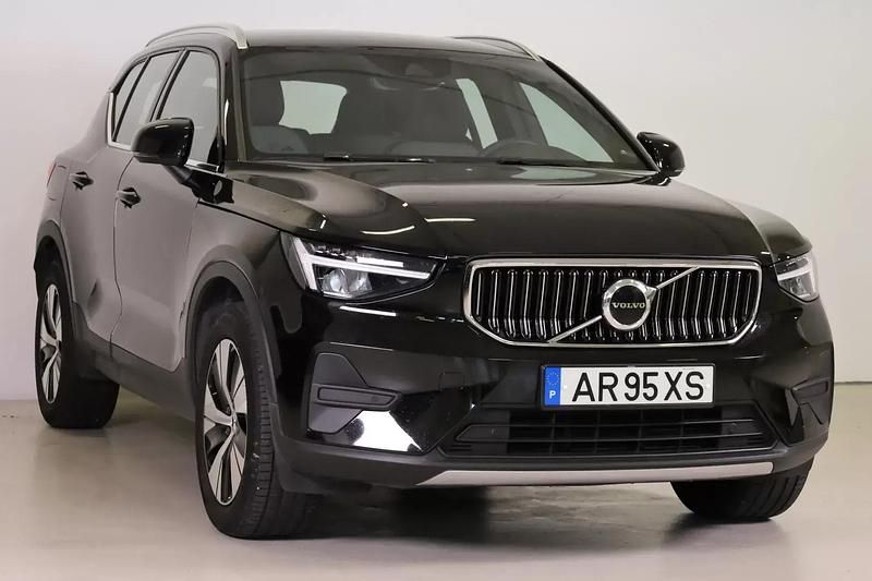 Usado Volvo XC40 Momentum 262 HP (192 kW) 2022 Preto SUV