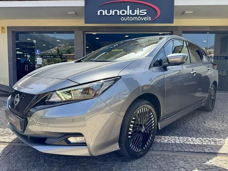 Cinzento Usado 2022 Nissan Leaf N-Connecta Citadino | € 26.950 - Imagem 1/4