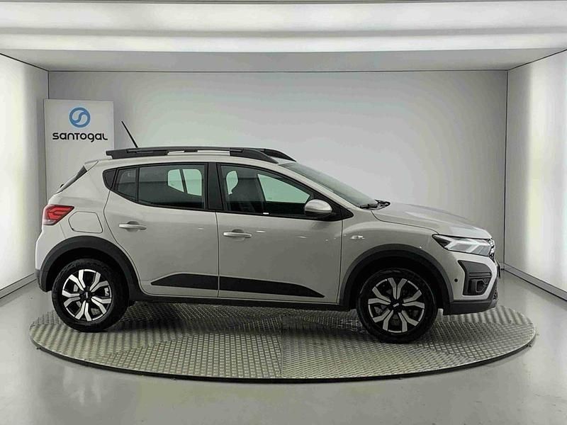 Cinzento Usado 2024 Dacia Sandero Citadino | € 17.290 (Preço justo) - Imagem 1/4