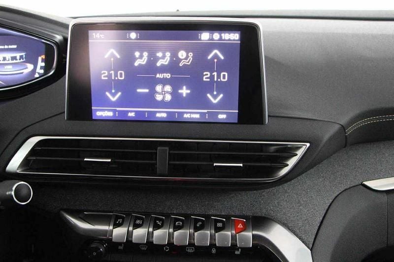 Usado Peugeot 3008 131 HP (96 kW) 2019 Preto SUV