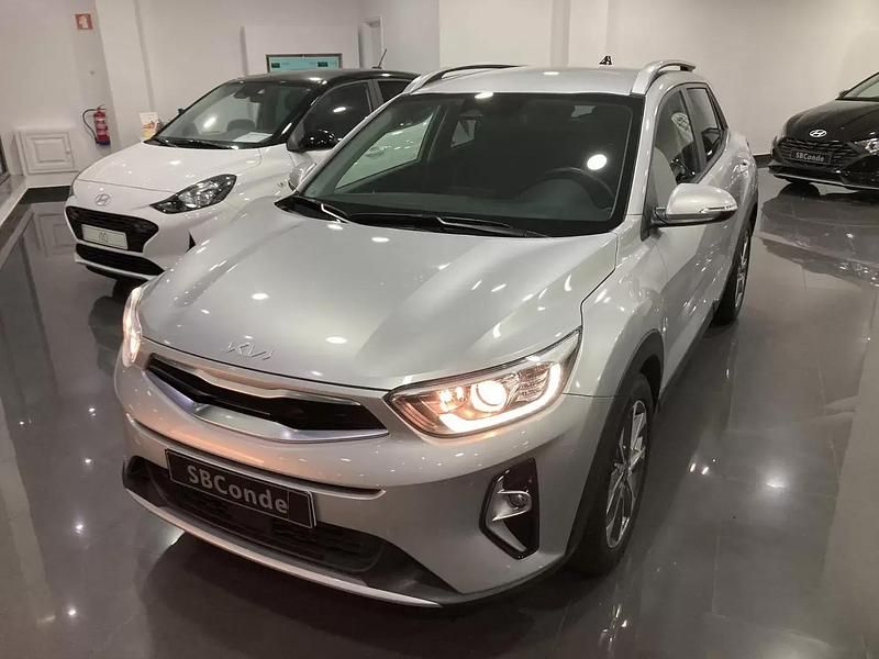 Cinza Usado 2024 Kia Stonic SUV | € 18.750 (Preço justo) - Imagem 1/4