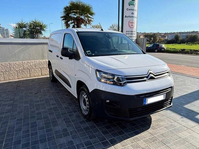 Branco Usado 2021 Citroën Berlingo Feel Monovolume | € 17.690 (Caro) - Imagem 1/4