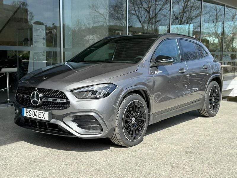 Cinza Usado 2025 Mercedes GLA180 AMG line SUV | € 53.900 (Caro) - Imagem 1/4