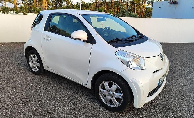 Usado Toyota iQ 68 HP (50 kW) 2014 Citadino