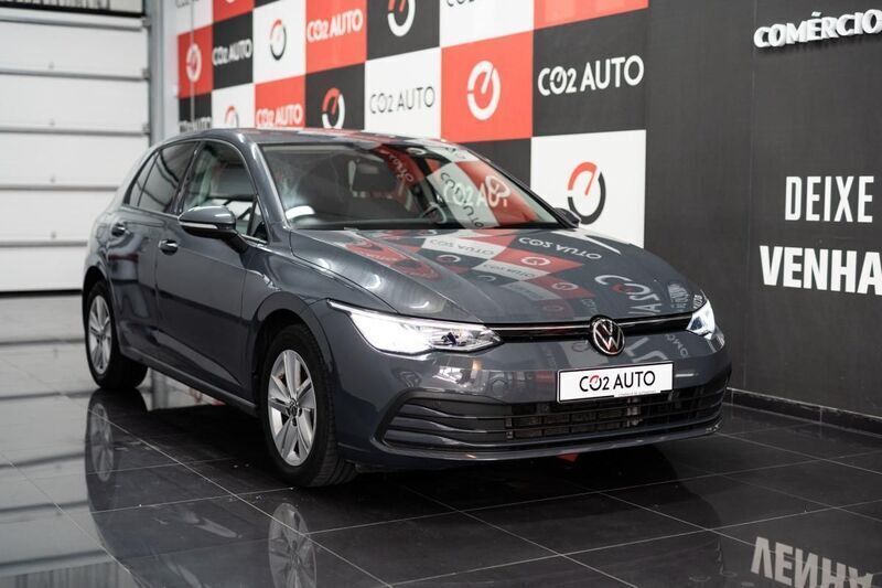 Cinzento Usado 2022 VW Golf VIII Life | € 24.900 (Caro) - Imagem 1/4