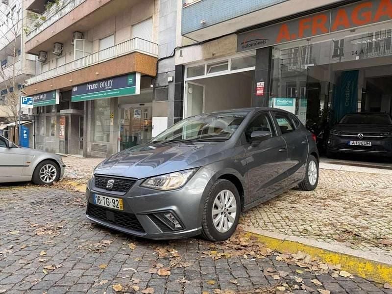 Usado Seat Ibiza 75 HP (55 kW) 2017 Cinzento