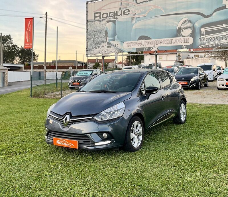 Cinzento Usado 2017 Renault Clio IV Zen | € 11.900 (Preço elevado) - Imagem 1/4
