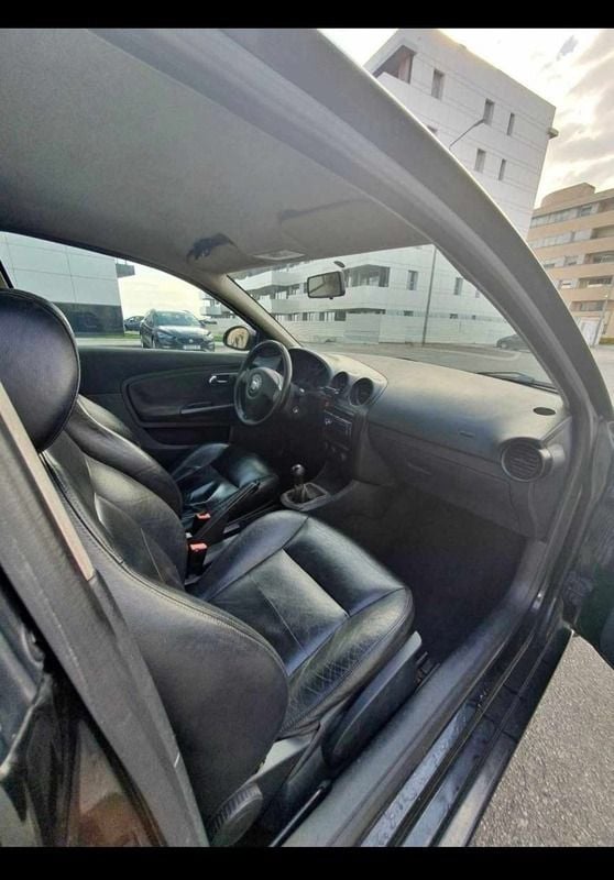 Preto Usado 2005 Seat Ibiza Citadino | € 2.500 (Bom preço) - Imagem 1/2
