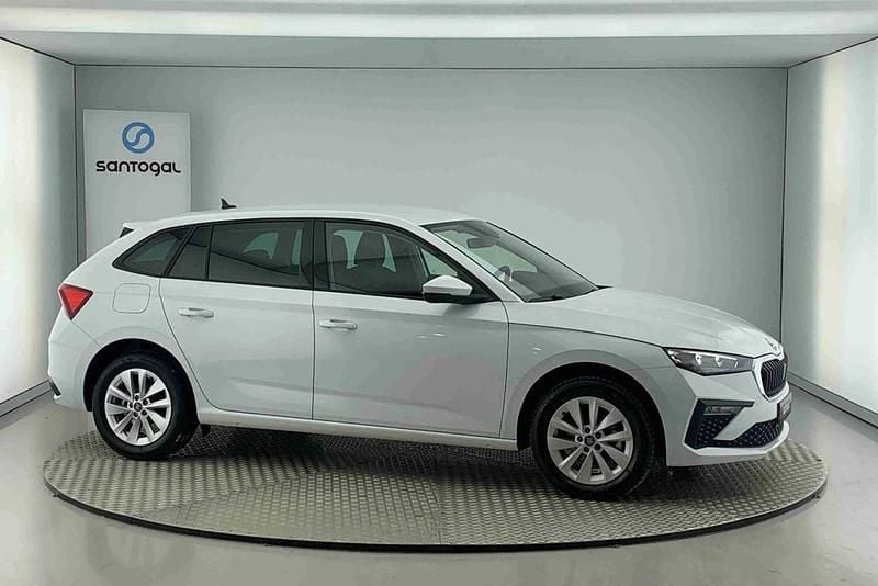 Branco Novo 2025 Skoda Scala Selection Citadino | € 26.330 (Caro) - Imagem 1/4