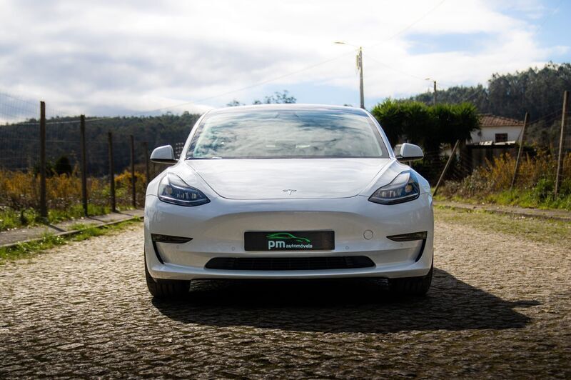Branco Usado 2020 Tesla Model 3 Performance Sedan | € 28.950 (Preço justo) - Imagem 1/4
