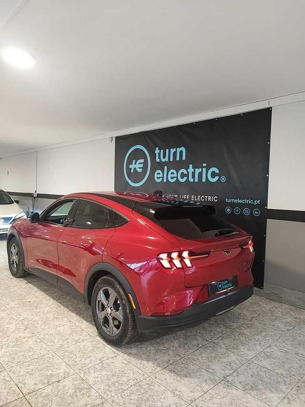 Usado Ford Mustang Mach-E 197 kW (269 HP) 2024 Vermelho SUV