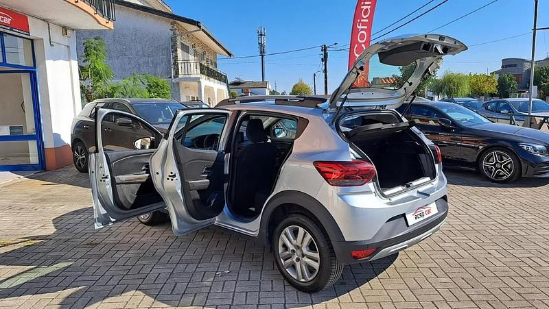 Usado Dacia Sandero Comfort 91 HP (66 kW) 2022 Cinzento Citadino