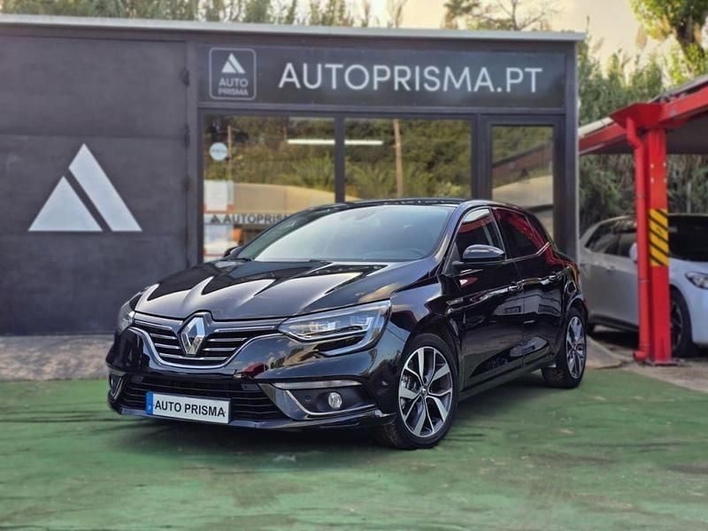 Usado Renault Mégane IV Bose Edition 130 HP (95 kW) 2017 Preto