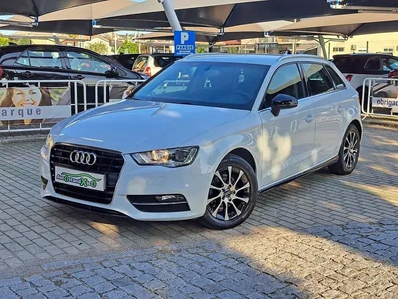 Branco Usado 2015 Audi A3 Sportback Attraction Citadino | € 16.490 (Preço justo) - Imagem 1/4