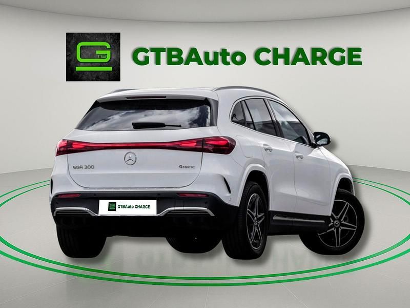 Branco Usado 2024 Mercedes EQA300 AMG SUV | € 41.499 - Imagem 1/4