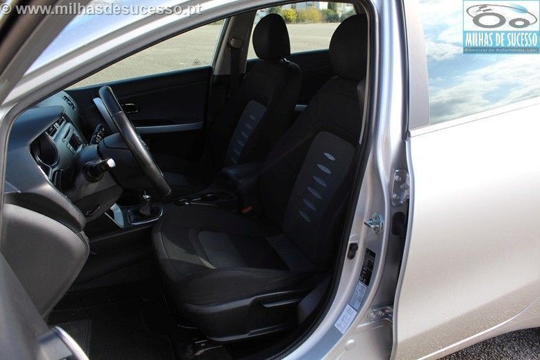 Usado Kia Ceed Sportswagon EX 90 HP (66 kW) 2014 Cinza prata Carrinha