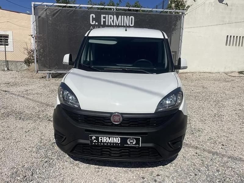 Branco Usado 2022 Fiat Doblò Monovolume | € 14.500 (Preço justo) - Imagem 1/4