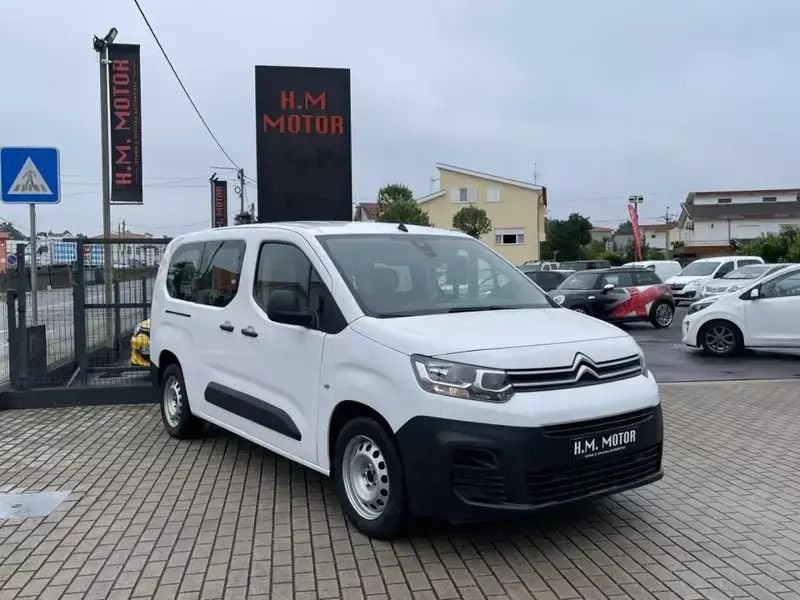 Branco Usado 2020 Citroën Berlingo Feel Monovolume | € 16.500 - Imagem 1/4