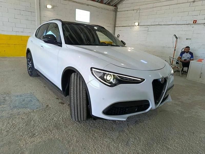 Branco Usado 2020 Alfa Romeo Stelvio SUV | € 35.300 - Imagem 1/1