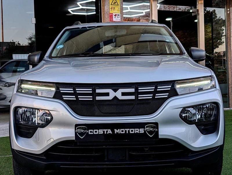 Cinza Usado 2023 Dacia Spring Expression Citadino | € 12.490 (Preço justo) - Imagem 1/4