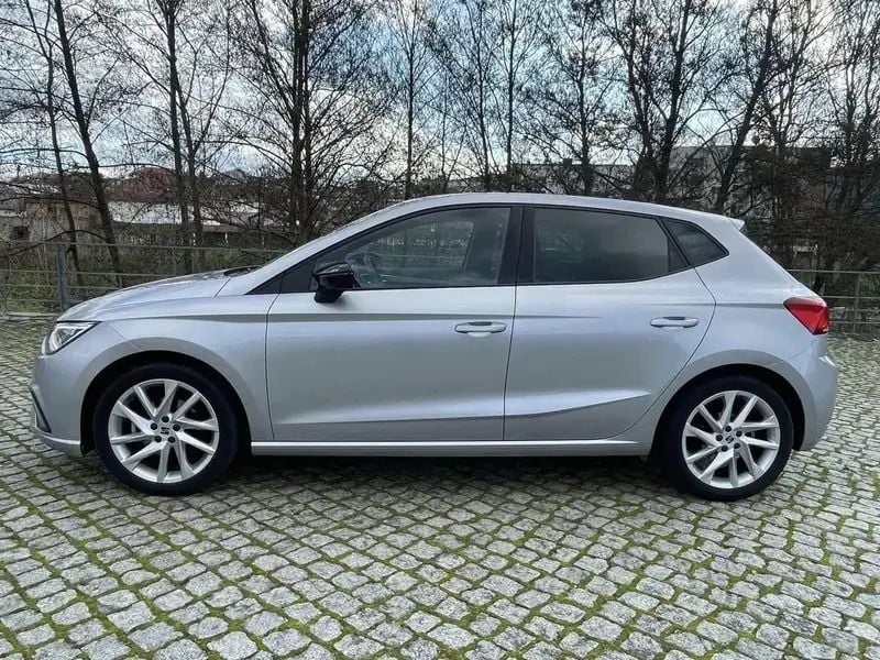 Usado Seat Ibiza FR 110 HP (80 kW) 2022 Cinza prata Citadino