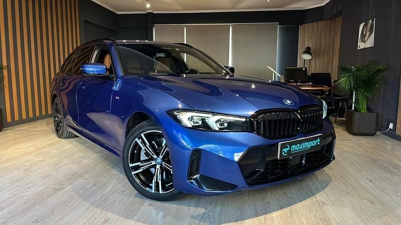 Azul Usado 2024 BMW 330e Coupé | € 48.900 (Preço justo) - Imagem 1/4