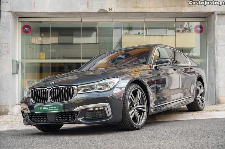 Cinza Usado 2017 BMW 740 Comfort Edition Sedan | € 35.900 - Imagem 1/1