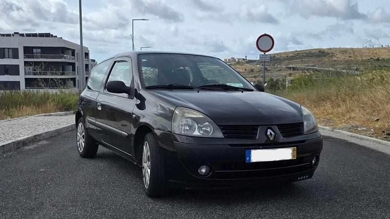Preto Usado 2005 Renault Clio II Citadino | € 2.750 (Preço justo) - Imagem 1/4