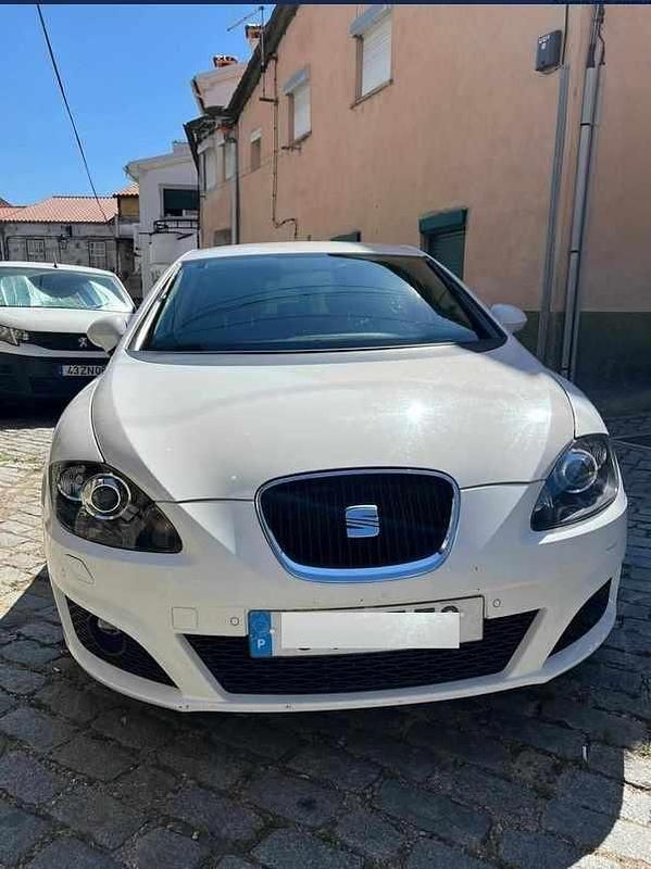 Branco Usado 2011 Seat Leon Citadino | € 10.000 (Preço elevado) - Imagem 1/4