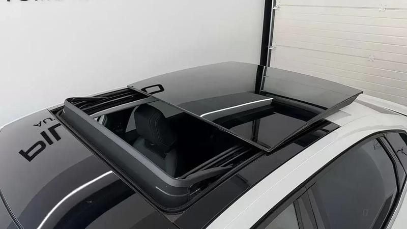 Usado Citroën e-C4 Shine 100 kW (136 HP) 2023 Branco Sedan