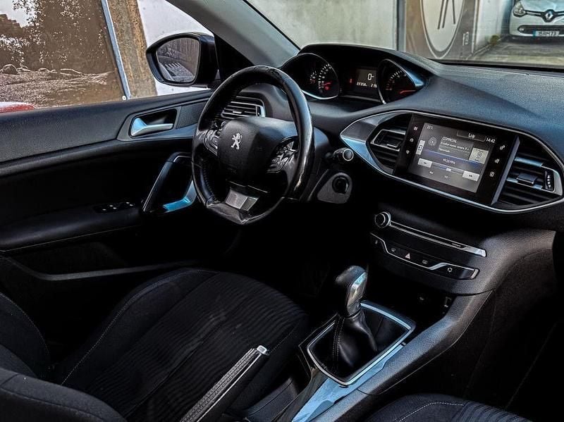 Usado Peugeot 308 Active 92 HP (67 kW) 2015 Castanho