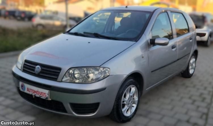 Usado Fiat Punto 60 HP (44 kW) 2004 Cinza Citadino