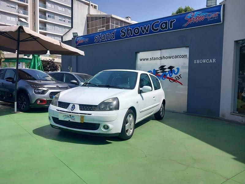 Usado Renault Clio II 65 HP (47 kW) 2003 Branco