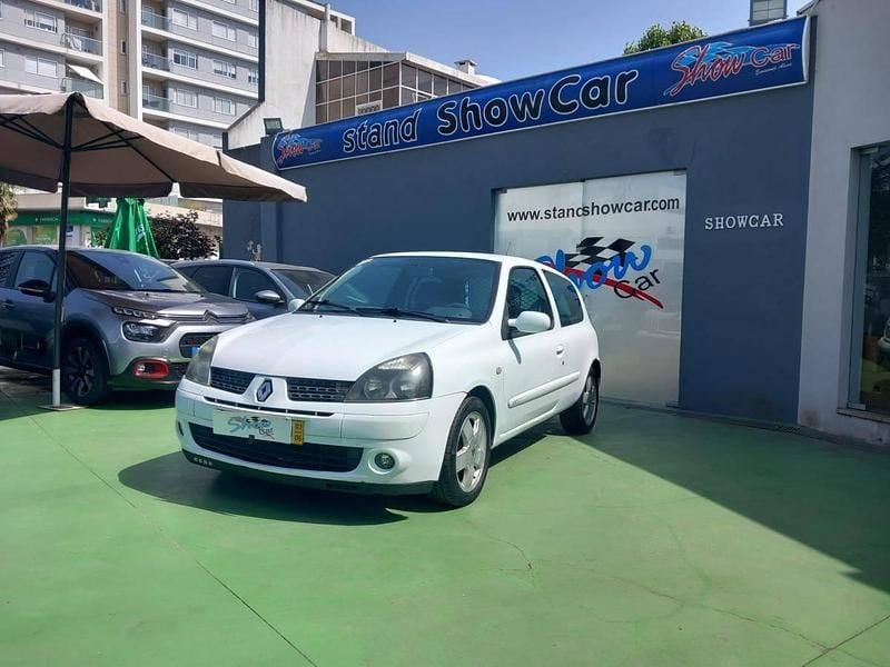 Branco Usado 2003 Renault Clio II | € 2.990 (Preço justo) - Imagem 1/4