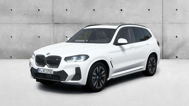 Usado BMW iX3 M Sport 209 kW (285 HP) 2023 Branco mineral metalizada SUV