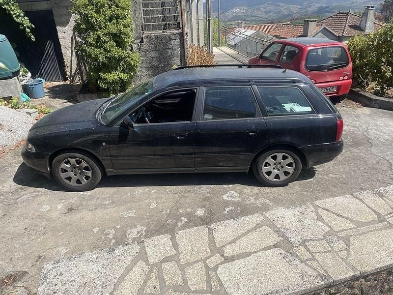 Usado 1999 Audi A4 Sedan | € 2.250 (Super Preço) - Imagem 1/4