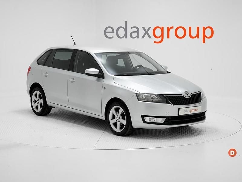 Cinzento Usado 2015 Skoda Rapid | € 7.190 - Imagem 1/4