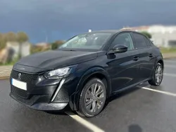 Preto Usado 2023 Peugeot e-208 Allure Citadino | € 22.650 (Preço justo)