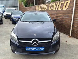 Azul escuro Usado 2017 Mercedes A180 Style Citadino | € 18.980 (Preço elevado)