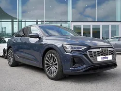 Azul Usado 2024 Audi Q8 Sportback e-tron S-Line SUV | € 66.990