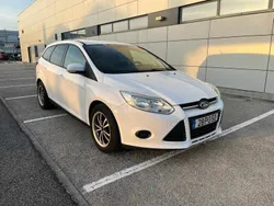 Branco Usado 2011 Ford Focus Trend Sedan | € 7.500 (Bom preço)