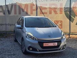 Cinzento Usado 2016 Peugeot 208 Citadino | € 9.600 (Preço justo)