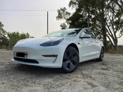 Branco Usado 2023 Tesla Model 3 Sedan | € 33.500 (Preço justo)