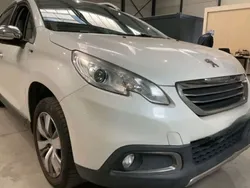 Branco Usado 2015 Peugeot 2008 Style SUV | € 9.740 (Preço justo)