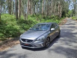 Cinzento Usado 2015 Volvo V40 R-Design Carrinha | € 12.990 (Preço justo)