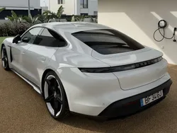 Usado 2022 Porsche Taycan Sedan | € 67.900 (Super Preço)
