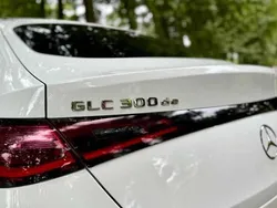 Branco Usado 2024 Mercedes GLC300 Citadino | € 78.500 (Preço justo)