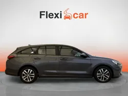 Cinza Usado 2017 Hyundai i30 Comfort Carrinha | € 13.480 (Preço justo)