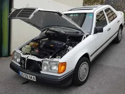 Branco Usado 1991 Mercedes E200 Sedan | € 8.500
