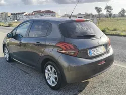 Cinzento Usado 2016 Peugeot 208 Citadino | € 8.500 (Preço justo)